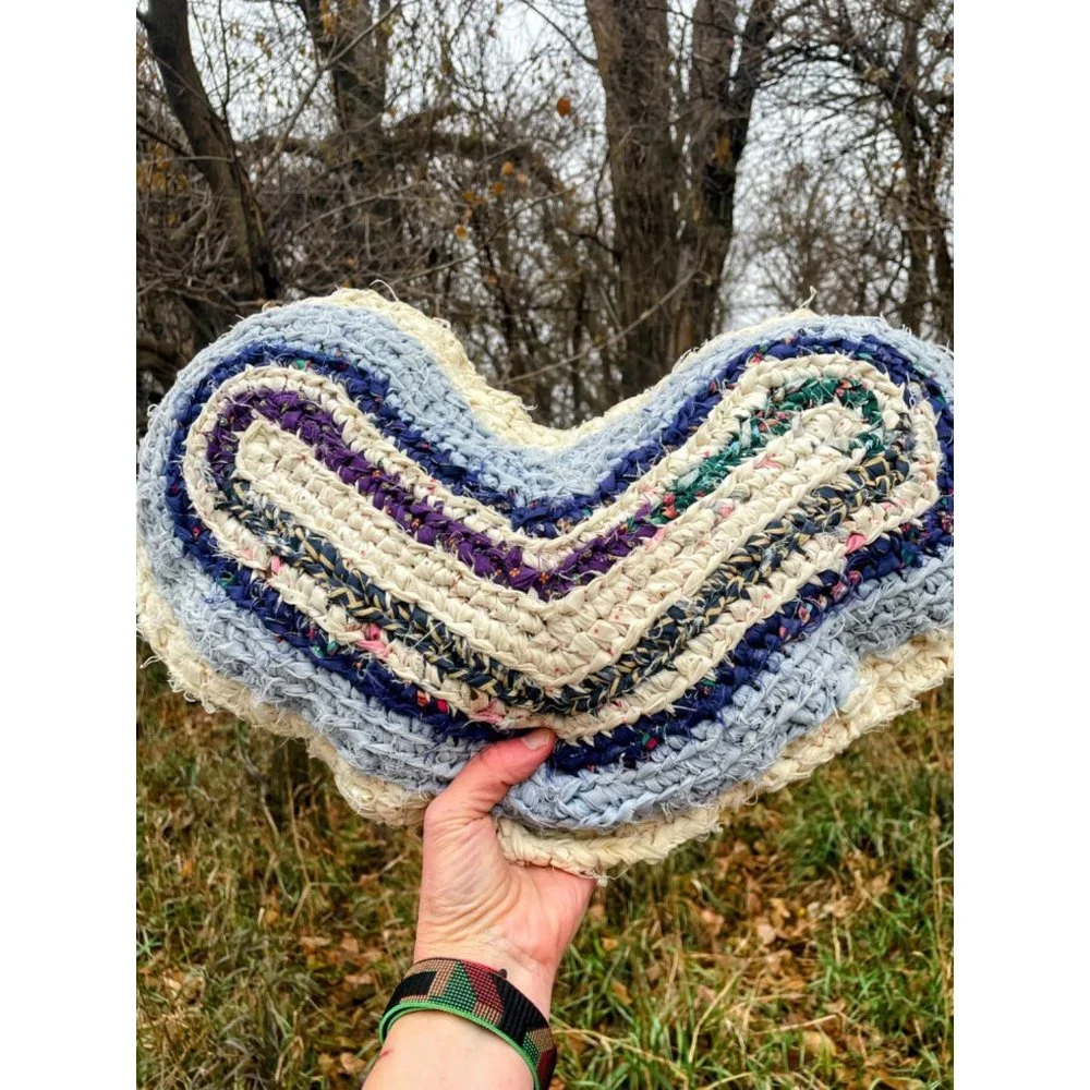 Vintage Heart Shaped Rag Rug Accent Pillow Farmhouse Primitive Blue White - Picture 15 of 16